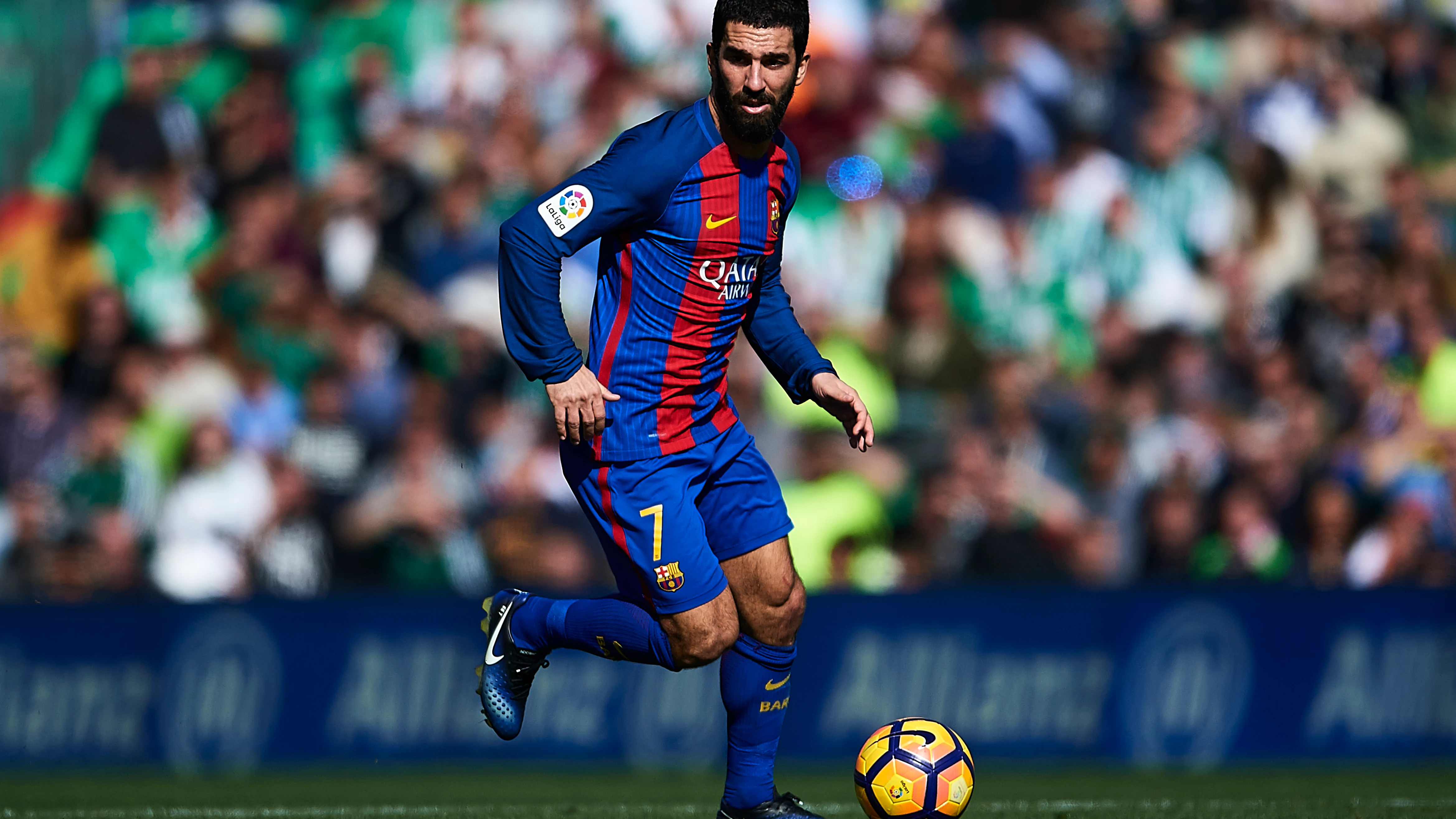 Arda Turan, en un partido con el Barcelona