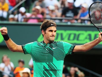 Federer celebra un punto en el Máster 1.000 de Miami Federer celebra un punto en el Máster 1.000 de Miami