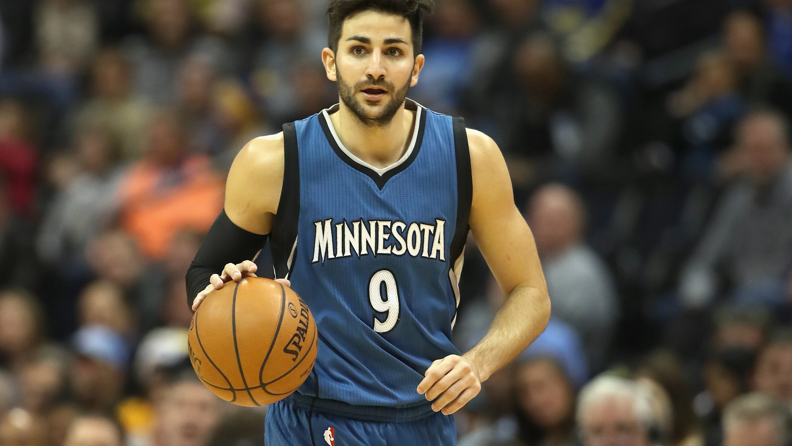 Ricky Rubio sube al ataque en un partido con los Timberwolves