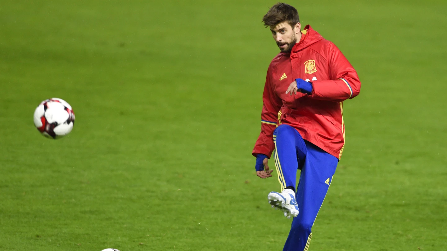 Gerard Piqué, en un entrenamiento de la selección española Gerard Piqué, en un entrenamiento de la selección española