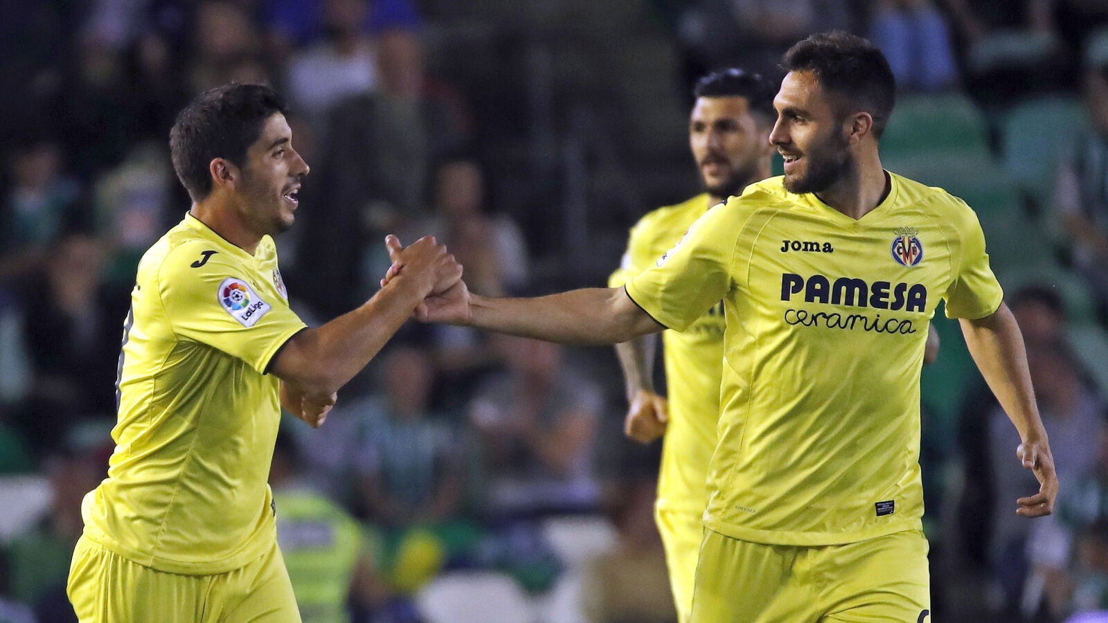 Los jugadores del Villarreal celebran el gol en Liga