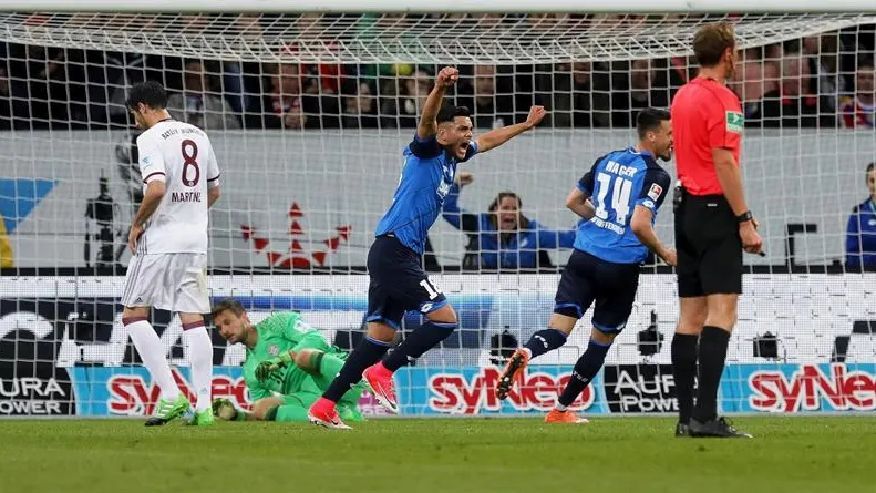 Los jugadores del Hoffenheim celebrando su gol al Bayern