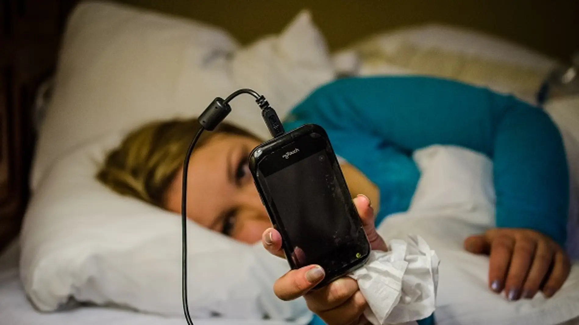 El uso del móvil es problemático cuando impide actividades como dormir