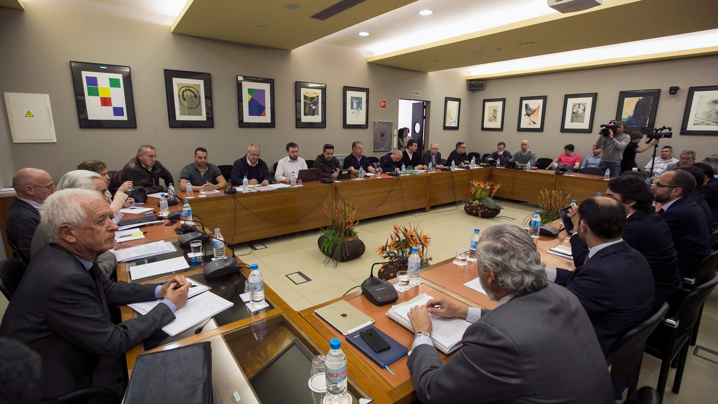 Un momento de una reunión de representantes de la patronal y de los sindicatos de los estibadores en Madrid. Un momento de una reunión de representantes de la patronal y de los sindicatos de los estibadores en Madrid.