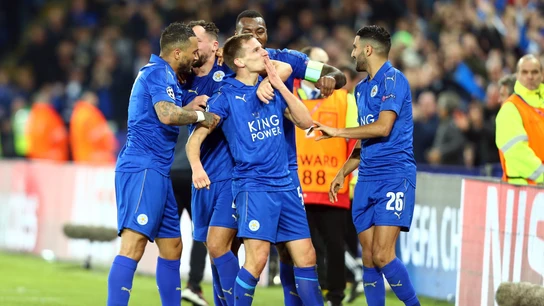 Marc Albrighton, del Leicester, celebra un gol con sus compañeros Marc Albrighton, del Leicester, celebra un gol con sus compañeros