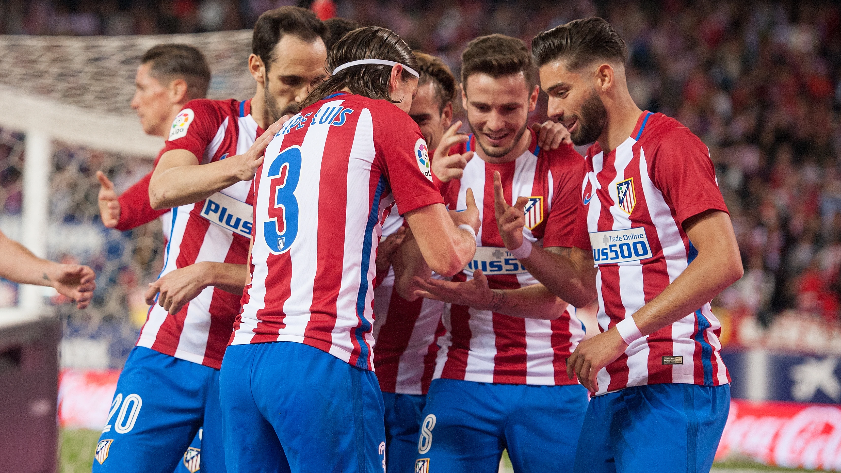 Los jugadores del Atlético de Madrid celebran un gol en el Calderón