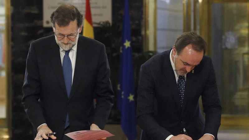 Rajoy y el presidente de UPN, Javier Esparza