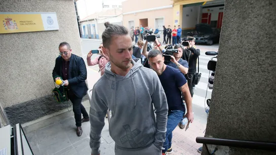 El jugador del Eldense, Mayki, a su llegada la comisaria de Elda El jugador del Eldense, Mayki, a su llegada la comisaria de Elda