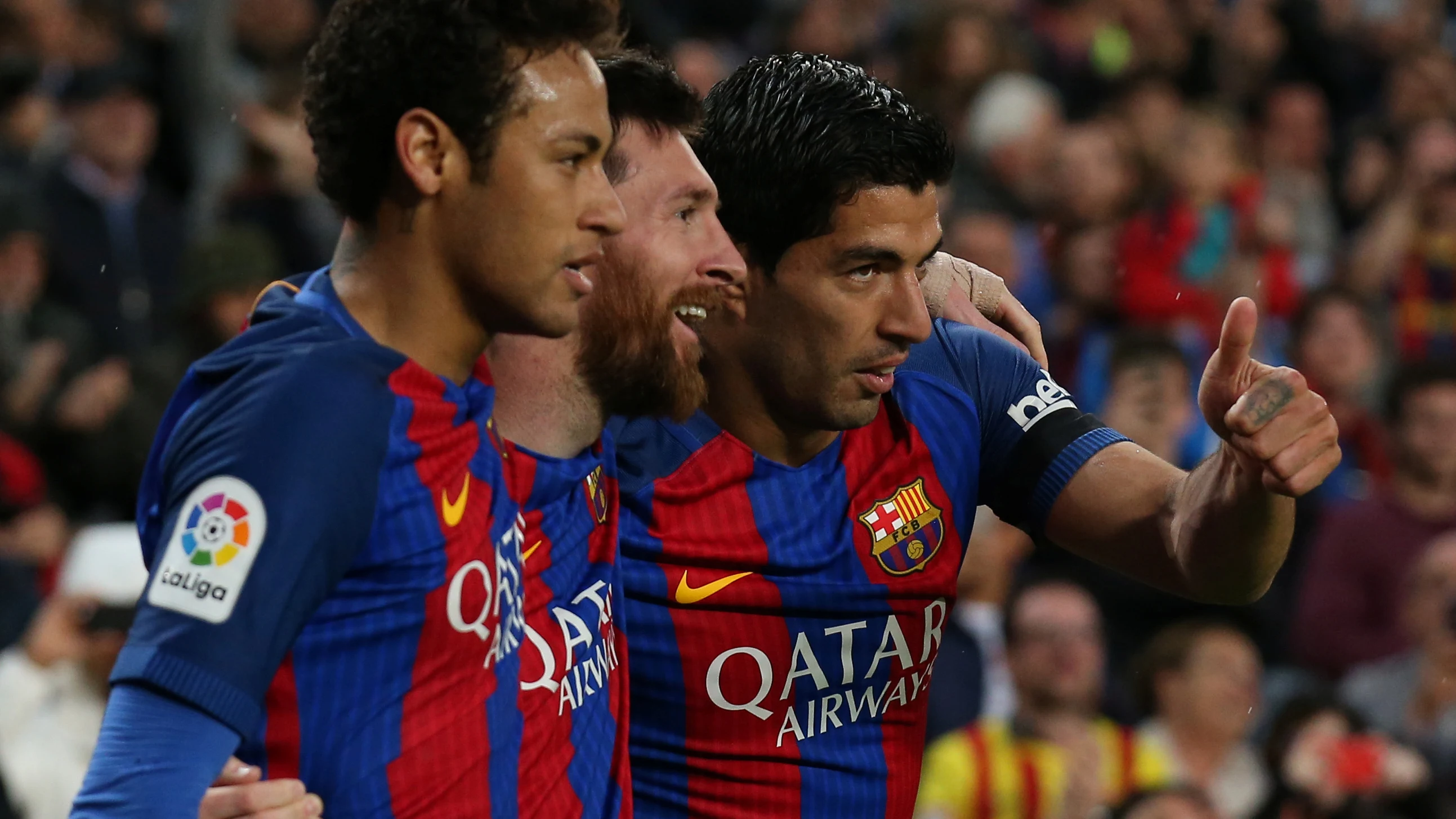 La MSN celebra uno de sus goles en el Camp Nou