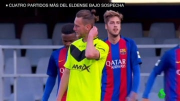 Un jugador del Eldense llora tras la derrota ante el Barcelona B