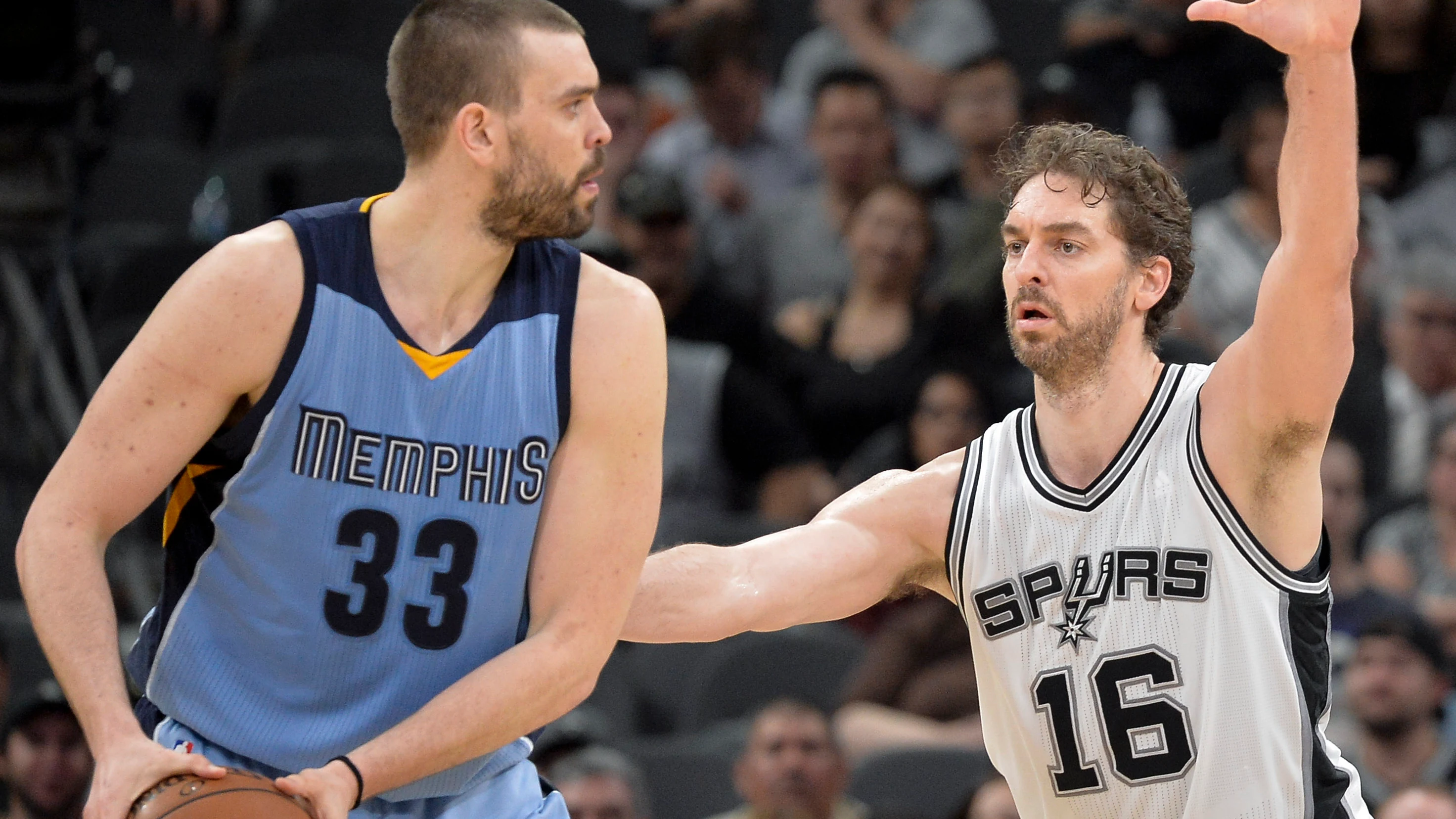 Marc Gasol ante su hermano Pau Marc Gasol ante su hermano Pau