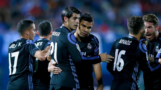Los jugadores del Real Madrid celebran un gol Los jugadores del Real Madrid celebran un gol