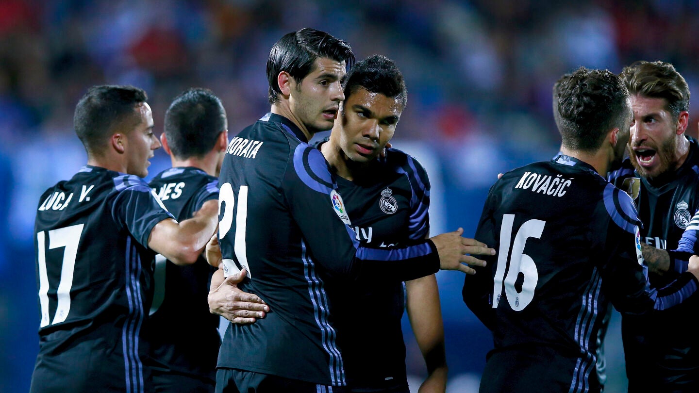Los jugadores del Real Madrid celebran un gol