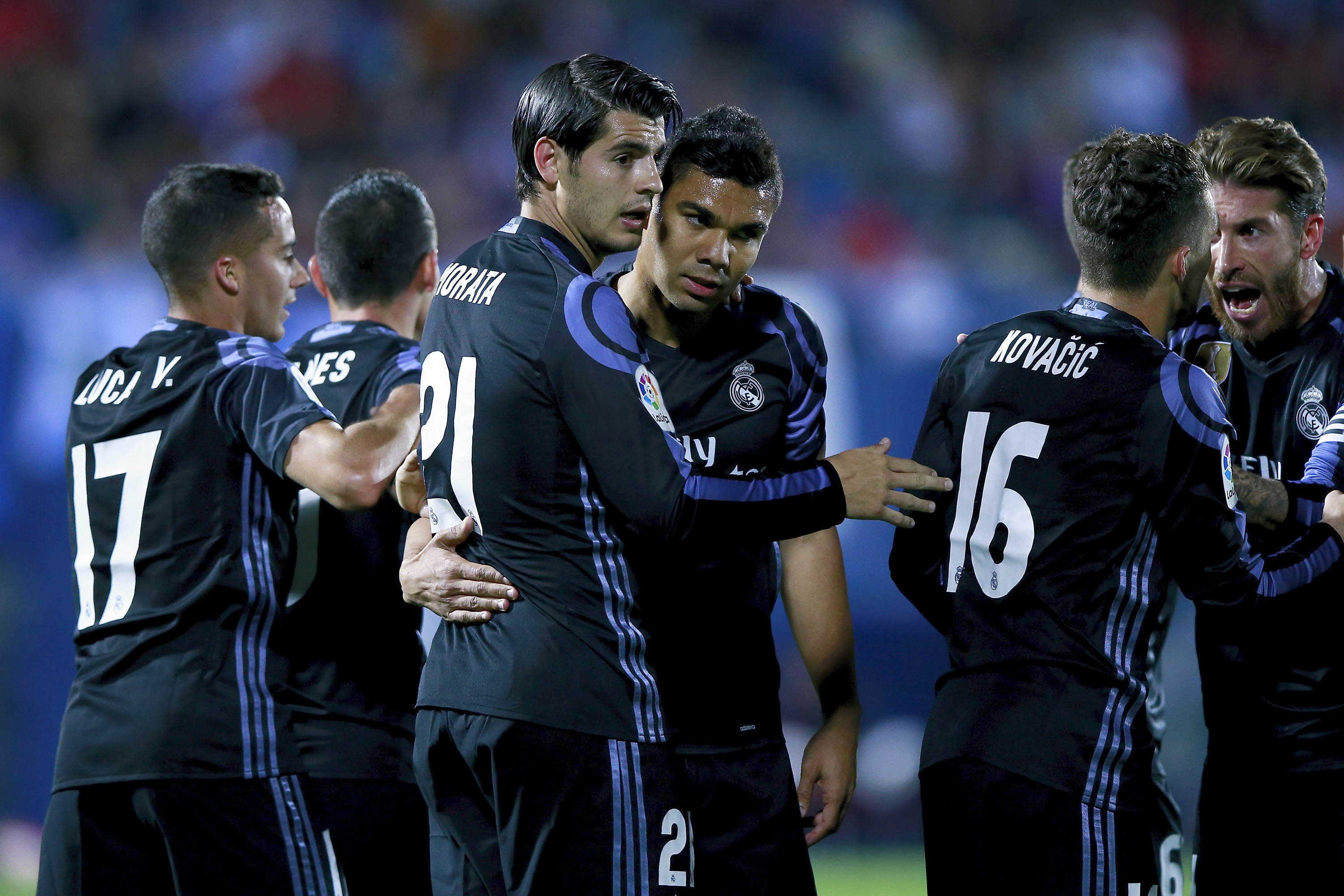 Los jugadores del Real Madrid celebran un gol