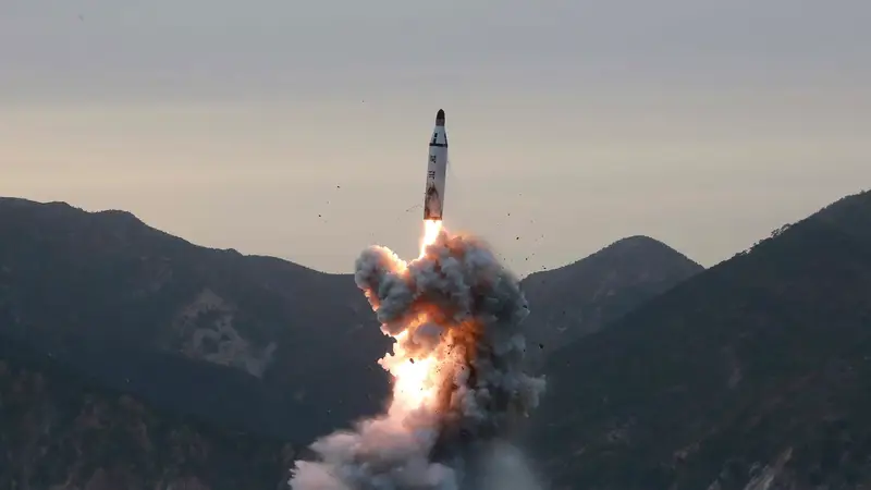  Lanzamiento de un misil balístico en una imagen de archivo