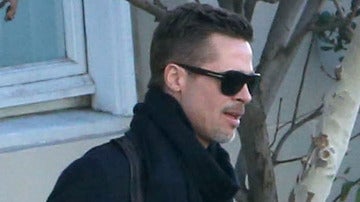Brad Pitt a la salida de su casa
