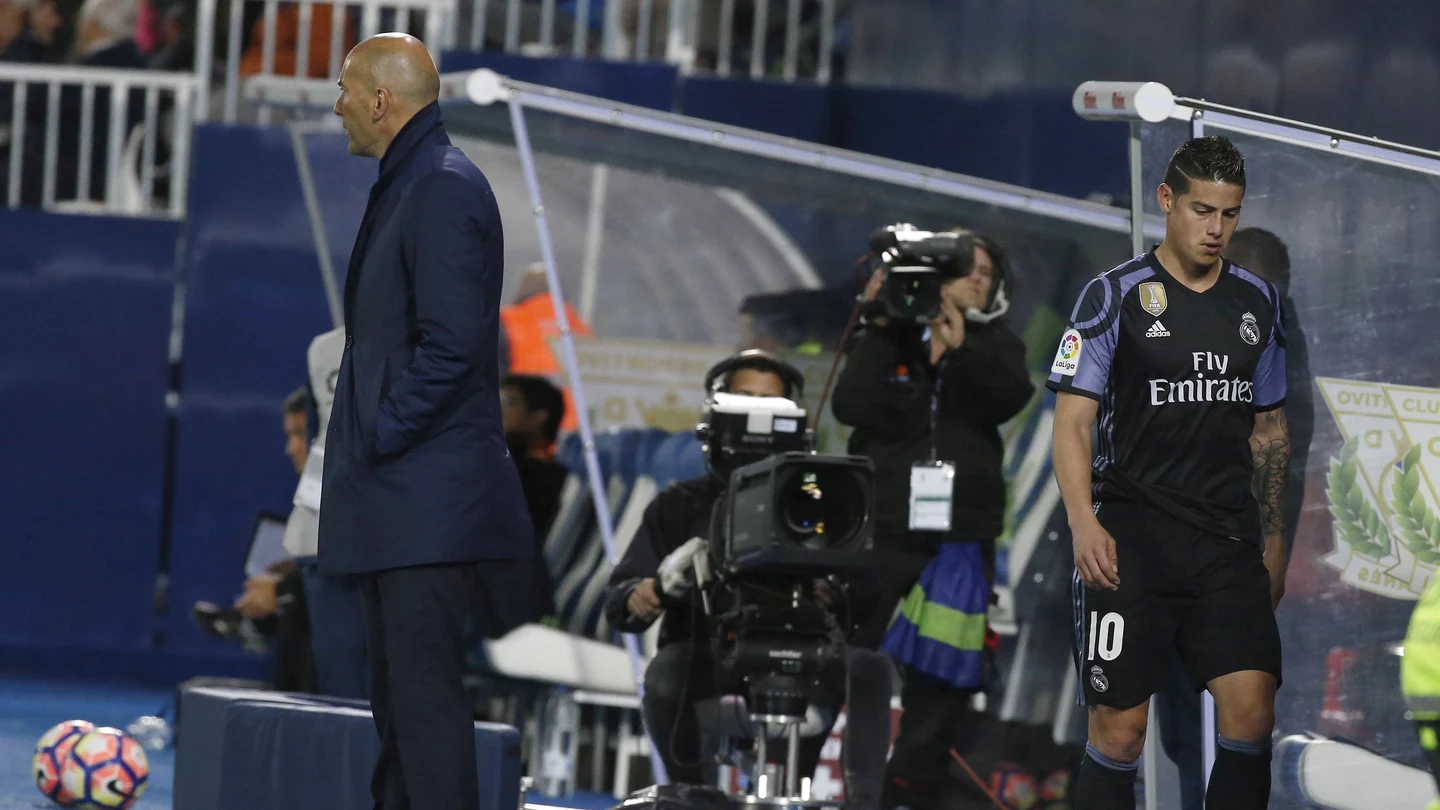 James, cabizbajo y serio tras el cambio de Zidane James, cabizbajo y serio tras el cambio de Zidane