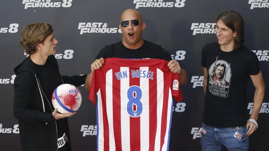 Vin Diesel, encantado con la elástica rojiblanca Vin Diesel, encantado con la elástica rojiblanca