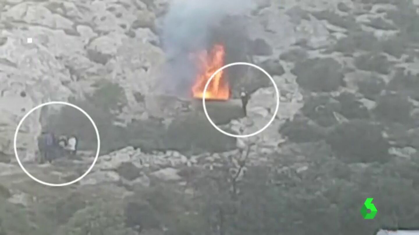 Frame 0.600285 de: Dos menores se culpan de provocar el fuego que mat&oacute; a tres j&oacute;venes en una cueva