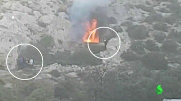 Frame 0.600285 de: Dos menores se culpan de provocar el fuego que mató a tres jóvenes en una cueva
