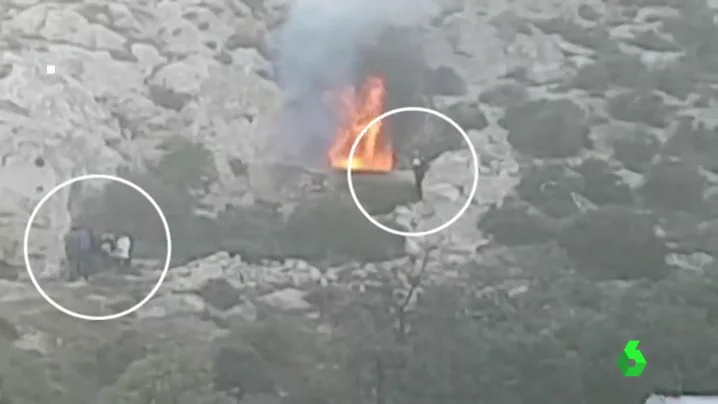 Frame 0.600285 de: Dos menores se culpan de provocar el fuego que mató a tres jóvenes en una cueva