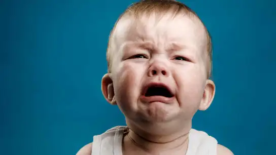 Un bebé llorando Un bebé llorando