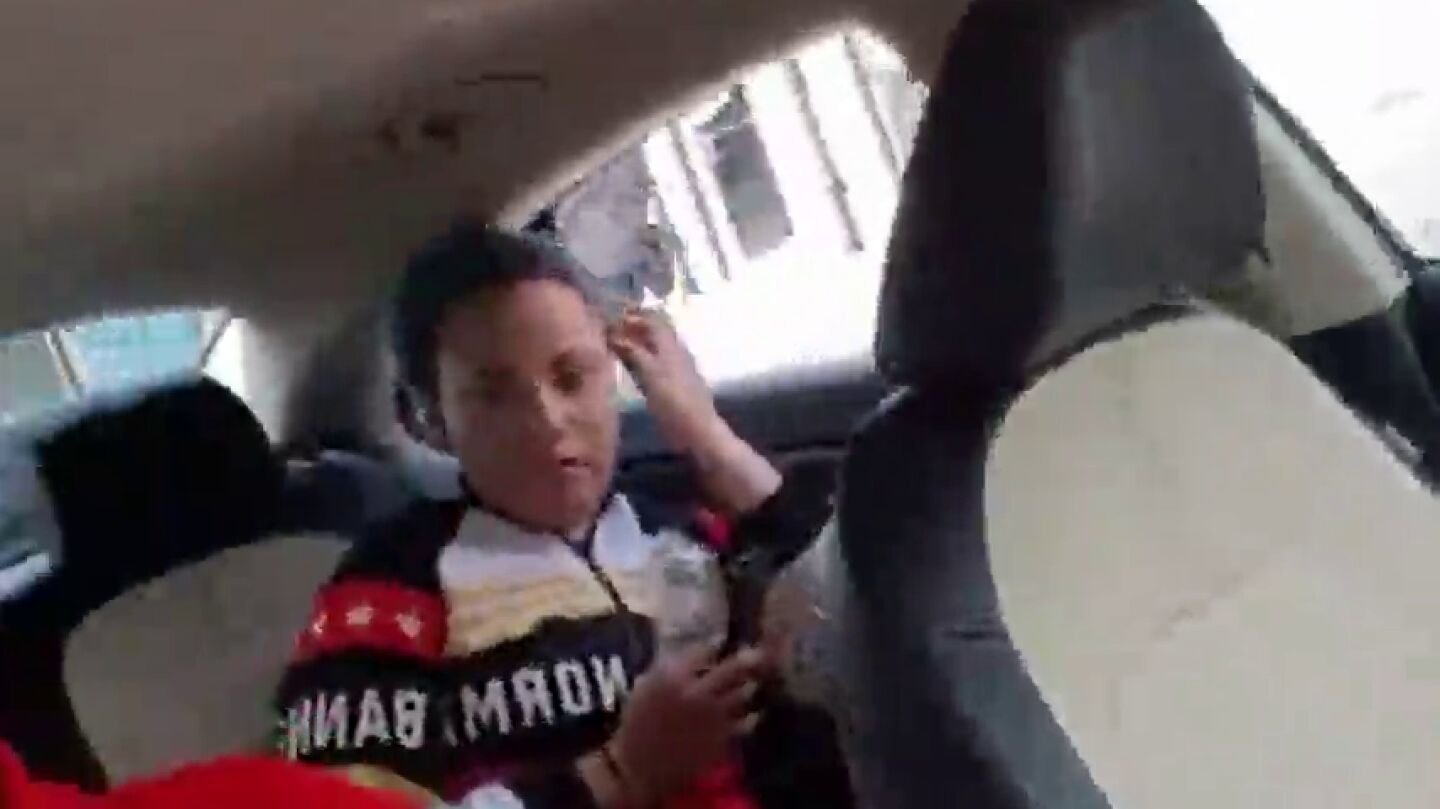 Frame 404.659434 de: 'Pillada' amenazando a su conductor de Uber con acusarlo de falsamente violaci&oacute;n