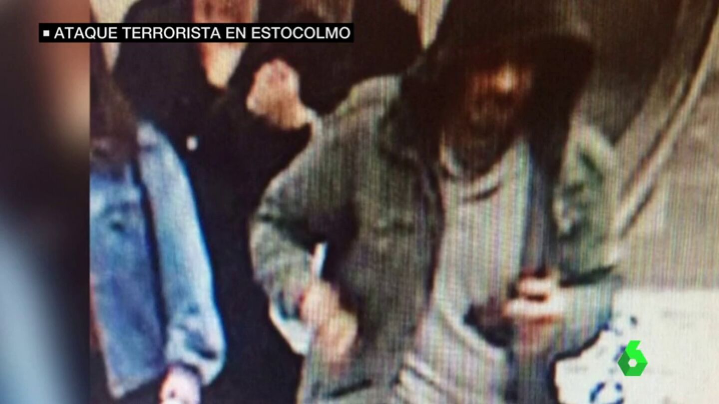 Frame 70.475501 de: La Polic&iacute;a sueca difunde una fotograf&iacute;a de una "persona de inter&eacute;s" tras el atentado en Estocolmo
