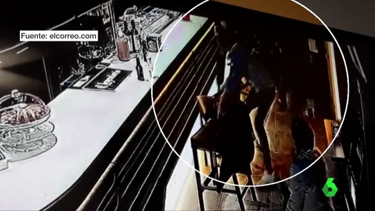 Frame 17.301753 de: Brutal paliza a un cliente de un bar de Bilbao por salir en defensa de una camarera Frame 17.301753 de: Brutal paliza a un cliente de un bar de Bilbao por salir en defensa de una camarera