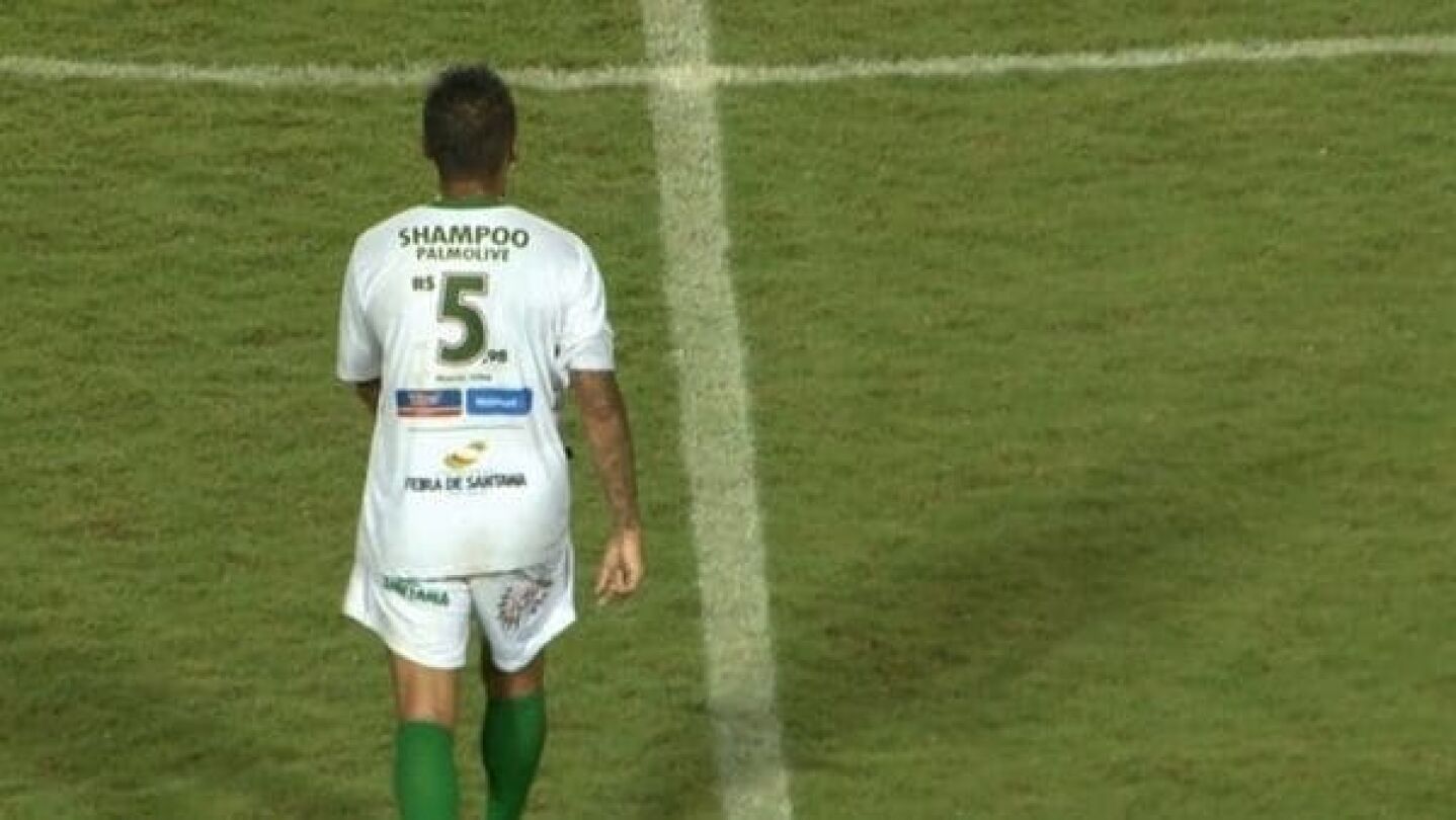 El Fluminense anuncia las ofertas de un supermercado en sus camisetas