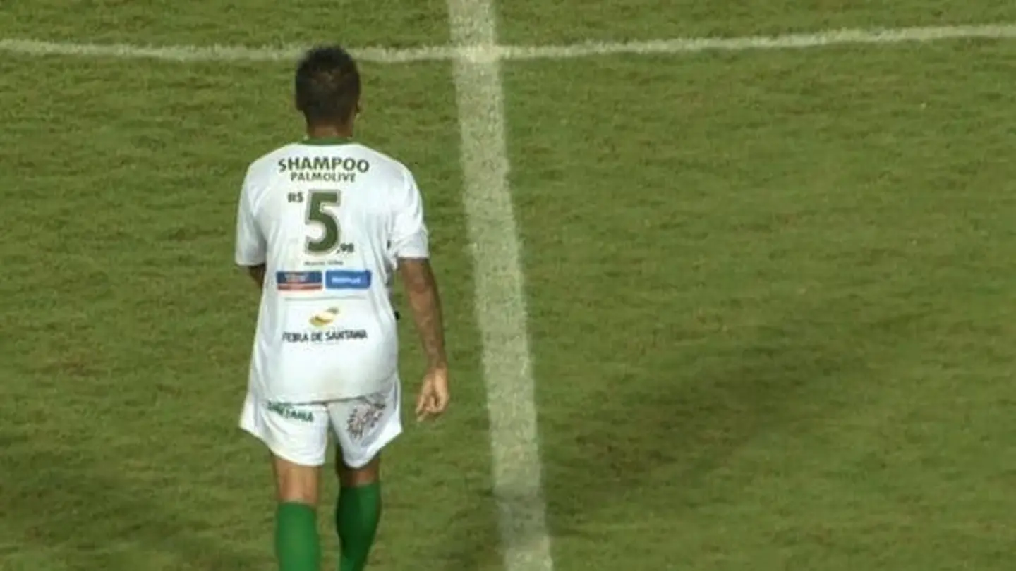 El Fluminense anuncia las ofertas de un supermercado en sus camisetas El Fluminense anuncia las ofertas de un supermercado en sus camisetas