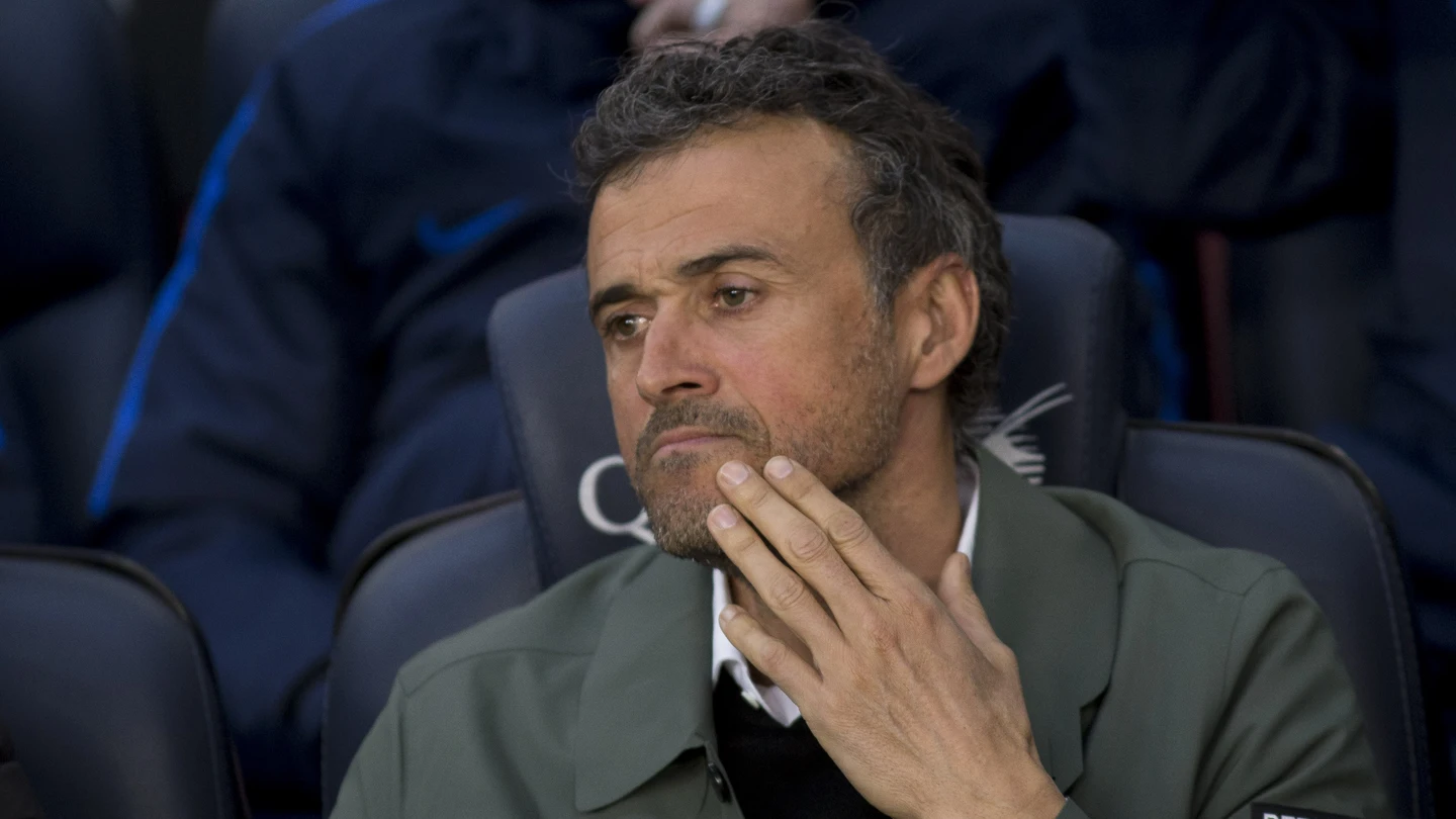 Luis Enrique, serio en el banquillo Luis Enrique, serio en el banquillo