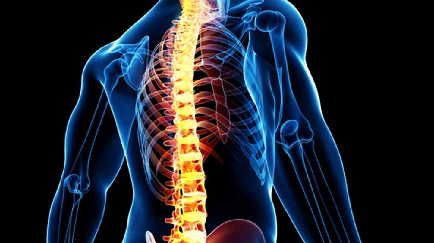 Un paral&iacute;tico consigue andar debido a un implante de un dispositivo en la m&eacute;dula espinal