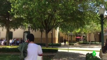 Un muerto y tres heridos en un tiroteo en un centro comercial de Miami