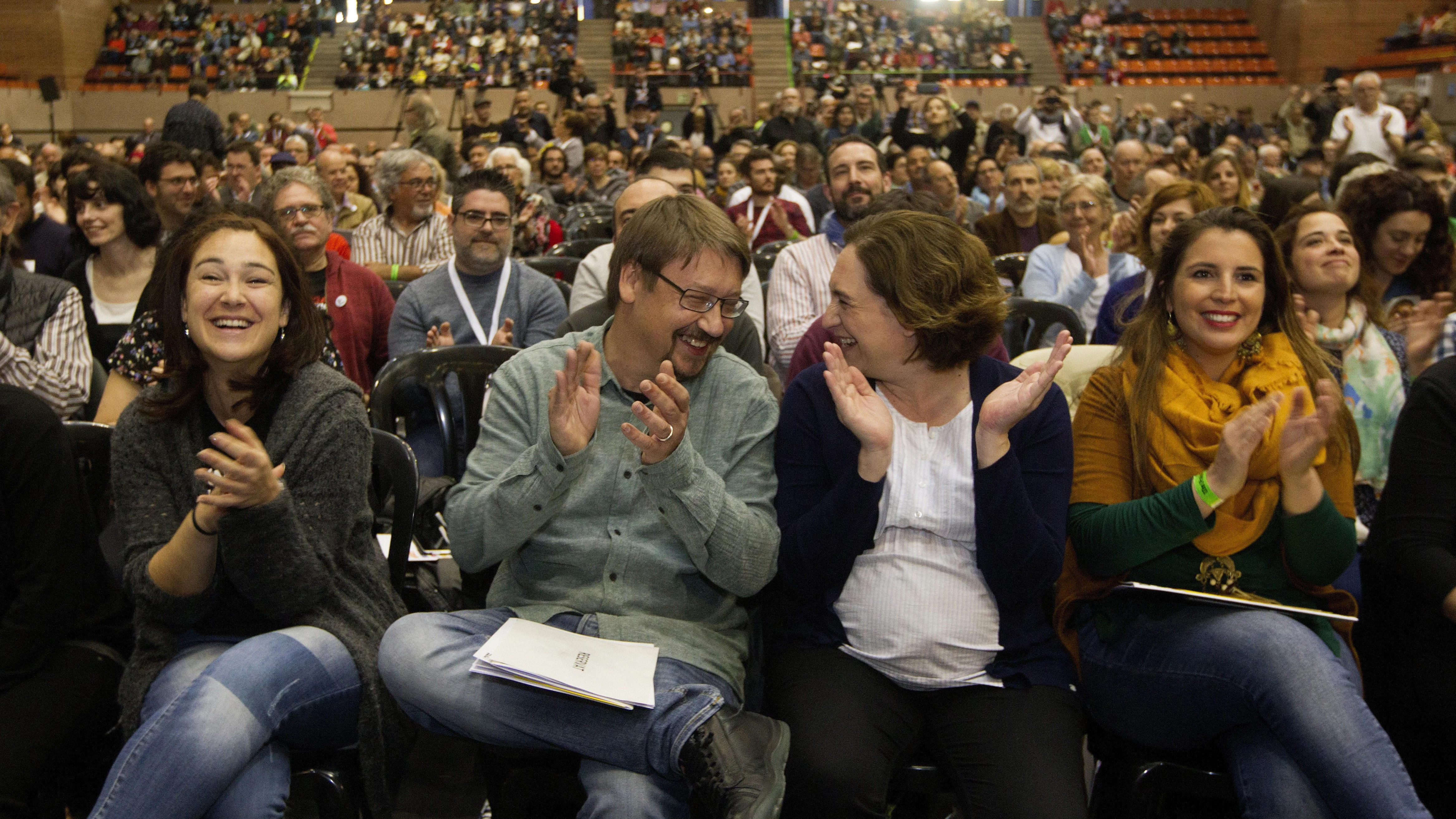 La alcaldesa de Barcelona, Ada Colau y el portavoz de "En Comú Podem", Xavier Doménech