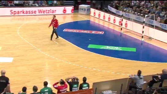 El tremendo error de un portero de balonmano en un partido El tremendo error de un portero de balonmano en un partido