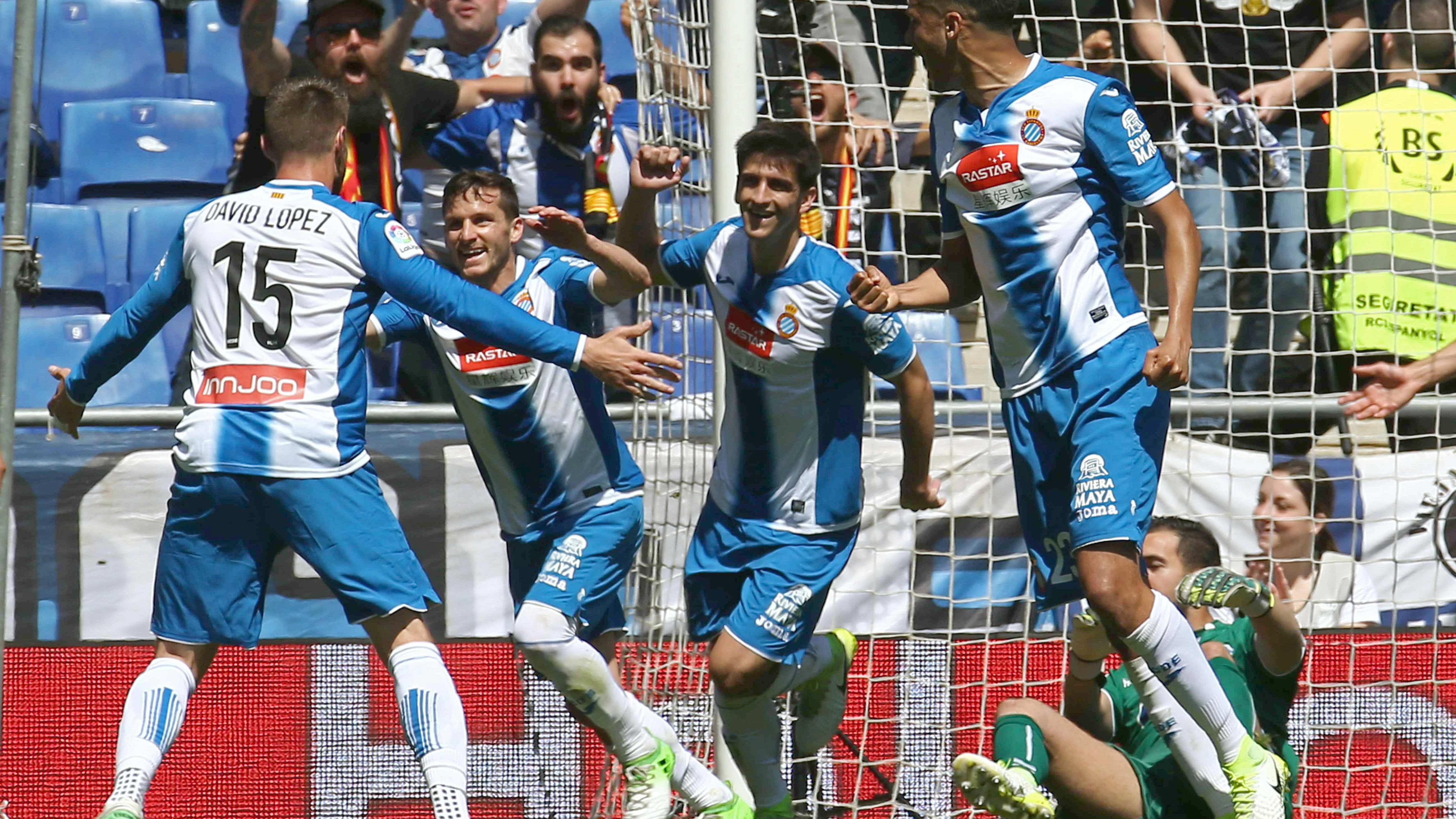 Los jugadores del Espanyol celebran un gol en el Power8 Stadium