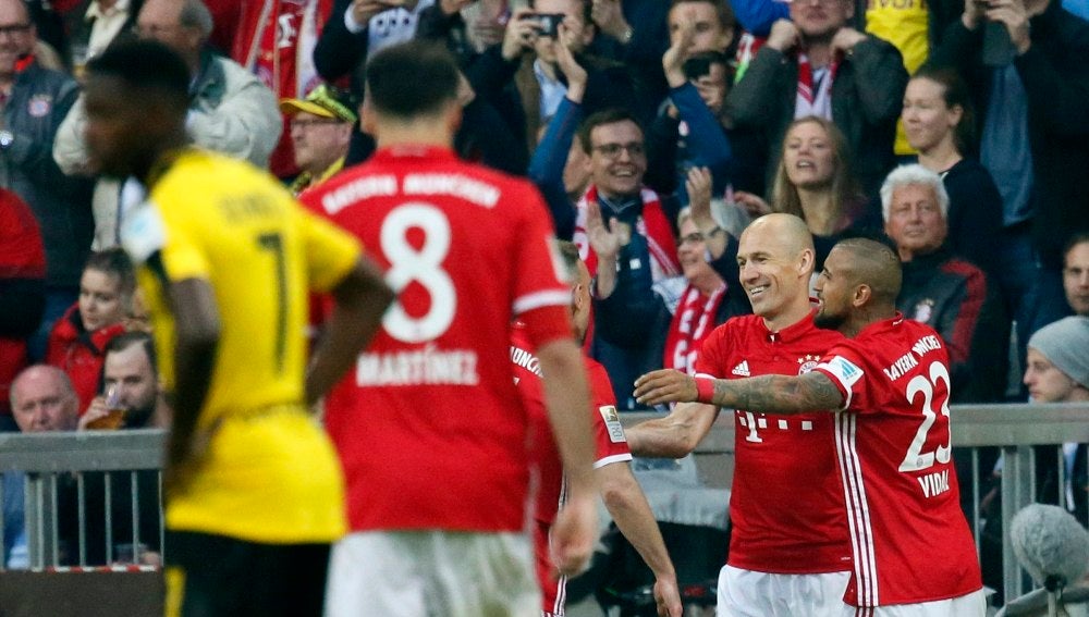 El Bayern de Múnich celebrando un gol al Dortmund