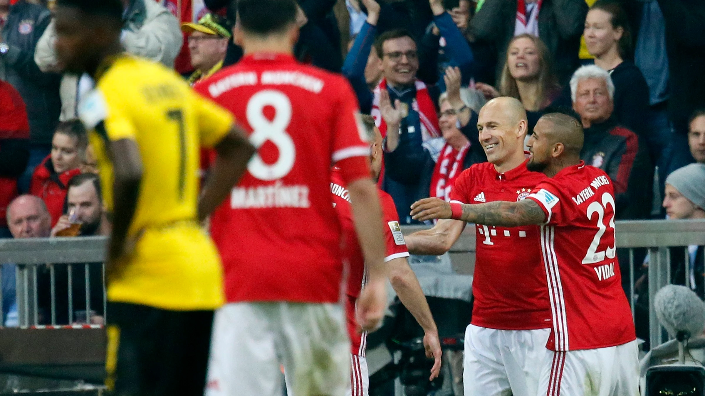 El Bayern de Múnich celebrando un gol al Dortmund