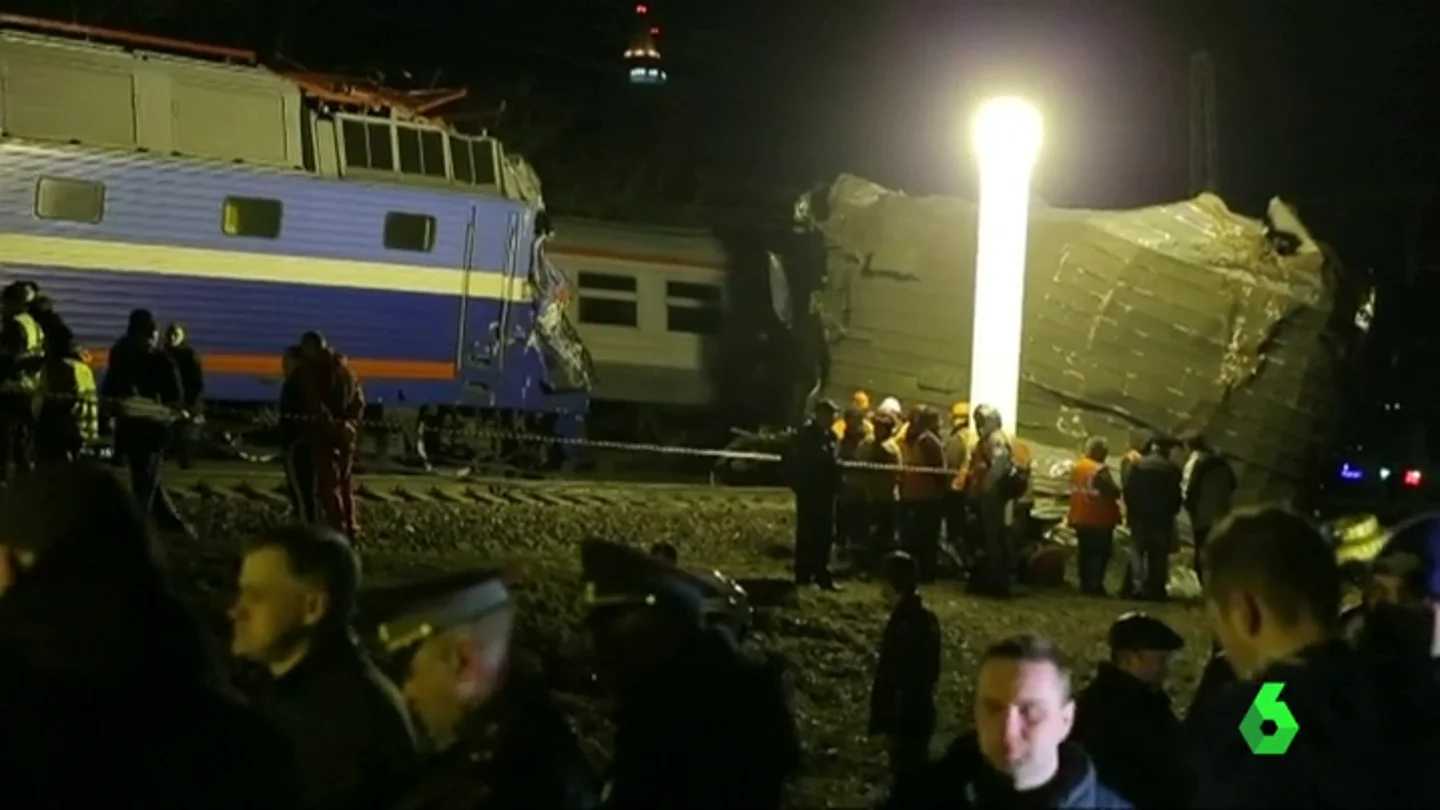 Un choque de trenes al oeste de Moscú causa al menos 31 heridos Un choque de trenes al oeste de Moscú causa al menos 31 heridos