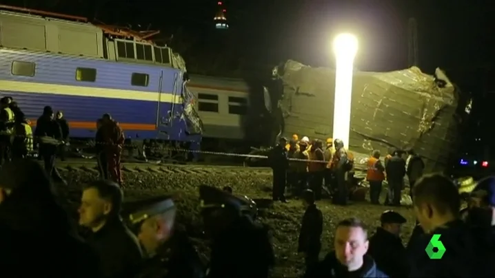 Un choque de trenes al oeste de Moscú causa al menos 31 heridos Un choque de trenes al oeste de Moscú causa al menos 31 heridos
