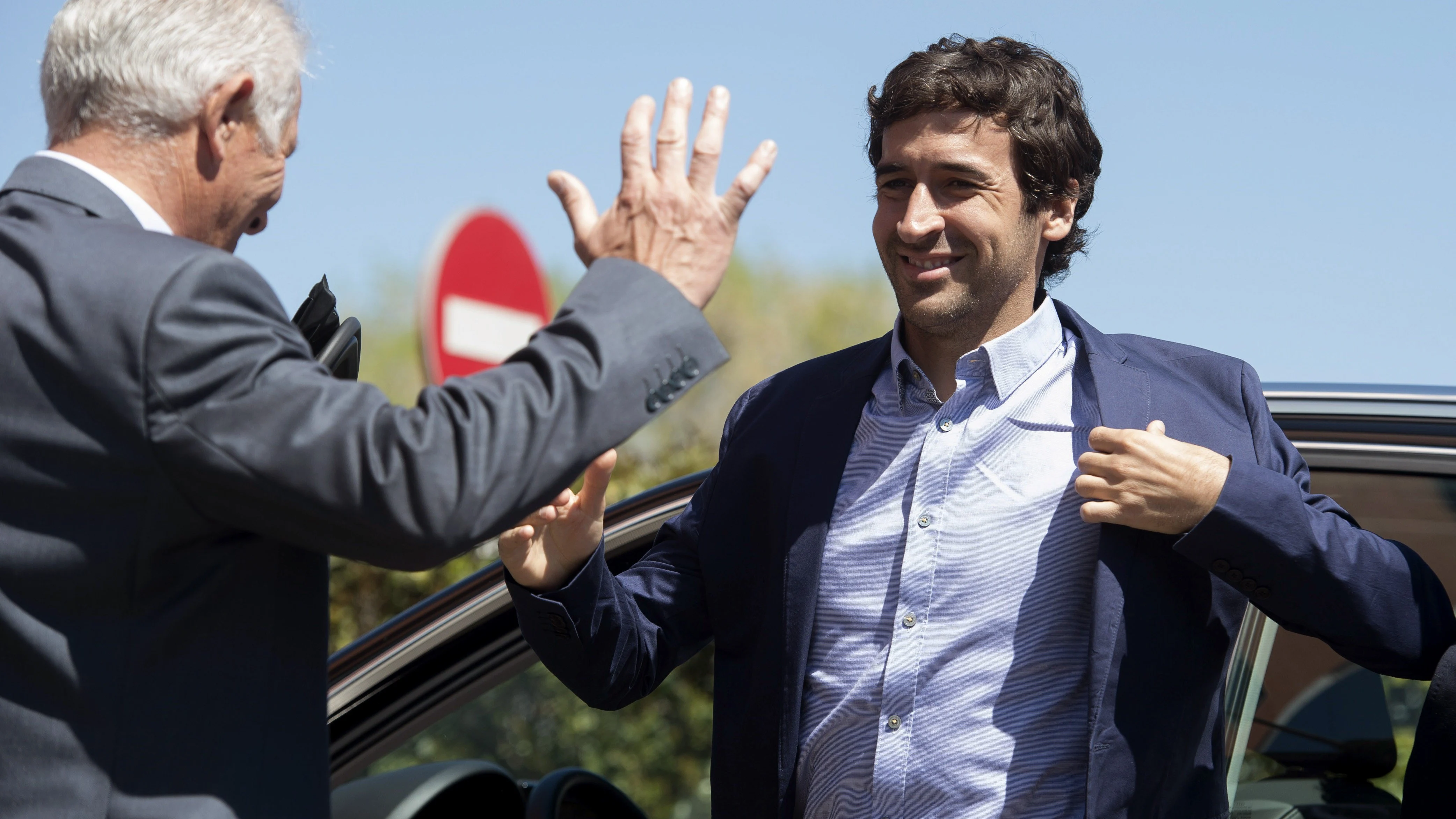 Raúl González, llegando a un acto