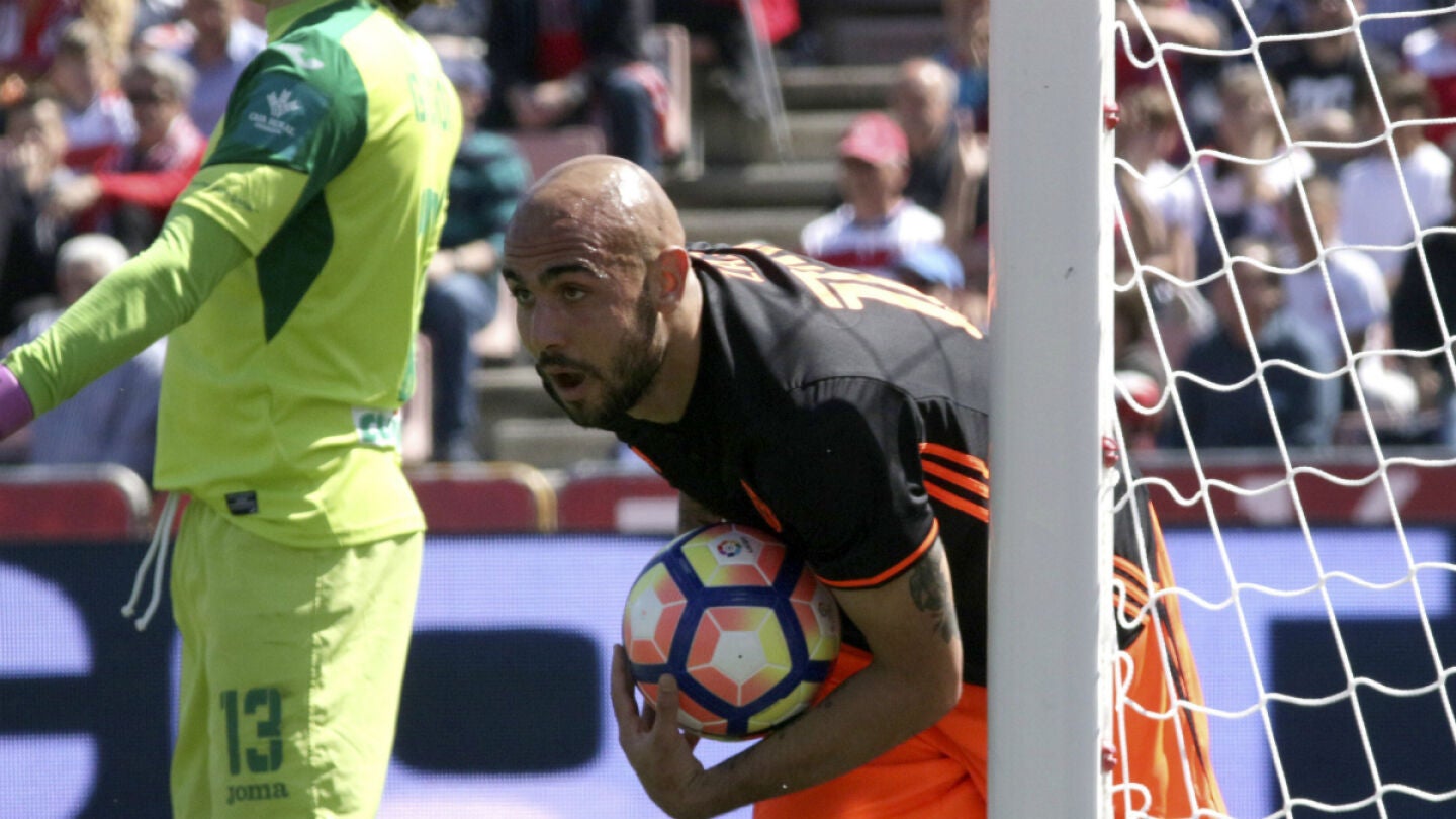 Zaza marca un gol con el Valencia