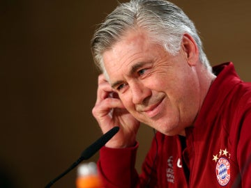 Carlo Ancelotti, sonriente durante su rueda de prensa Carlo Ancelotti, sonriente durante su rueda de prensa