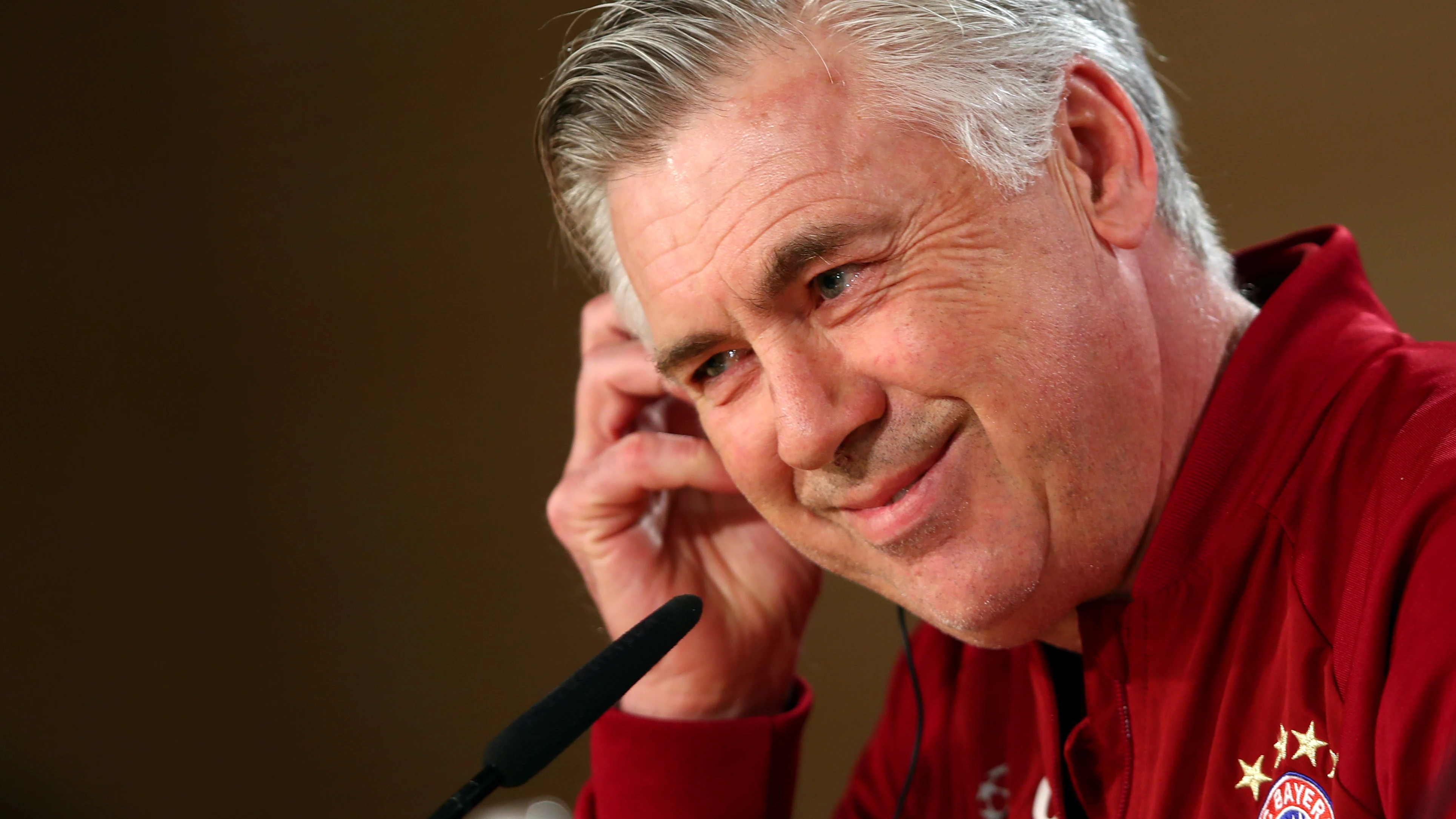 Carlo Ancelotti, sonriente durante su rueda de prensa