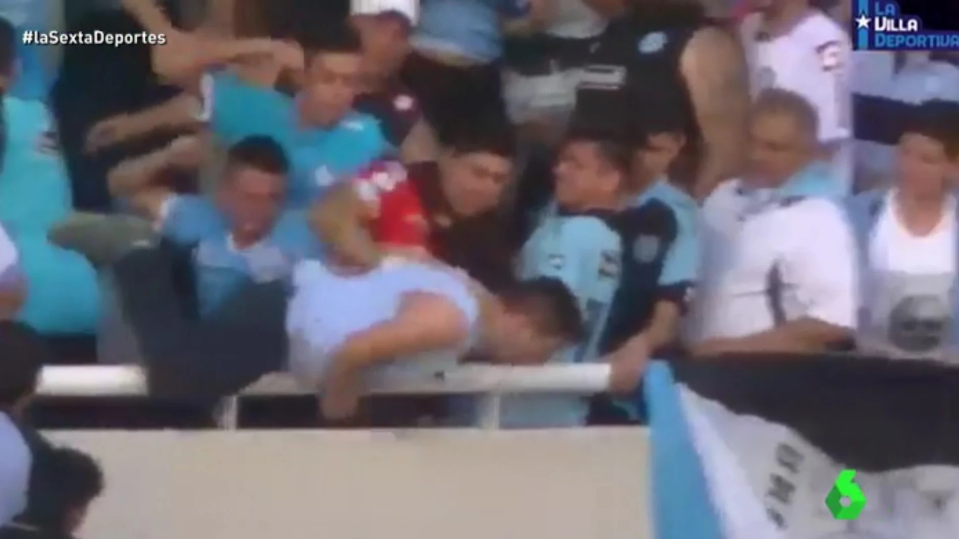 Las duras imágenes del momento en el que los ultras de Belgrano arrojaron al aficionado Emanuel Balbo al vacío
