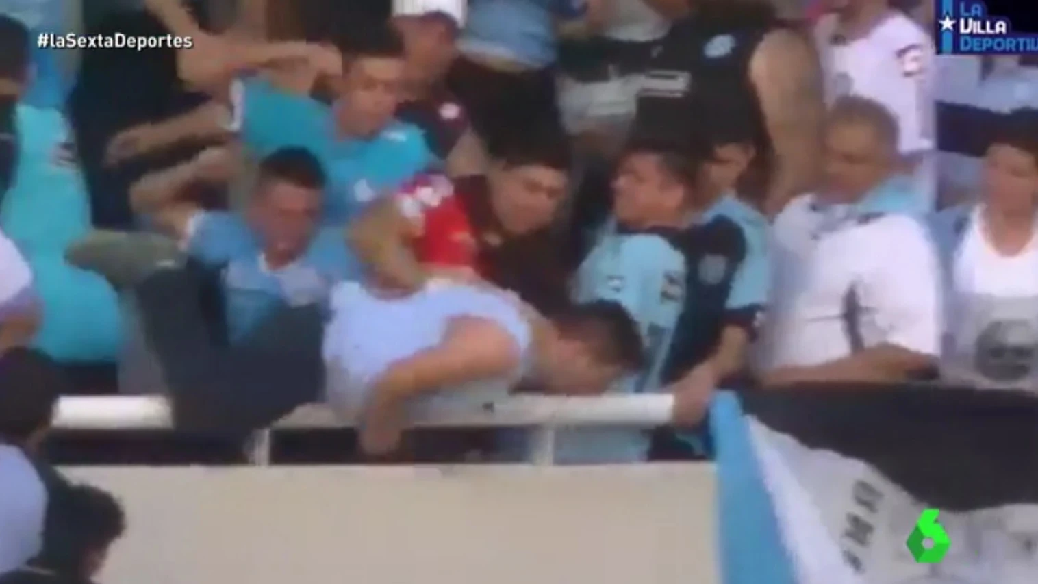 Las duras imágenes del momento en el que los ultras de Belgrano arrojaron al aficionado Emanuel Balbo al vacío