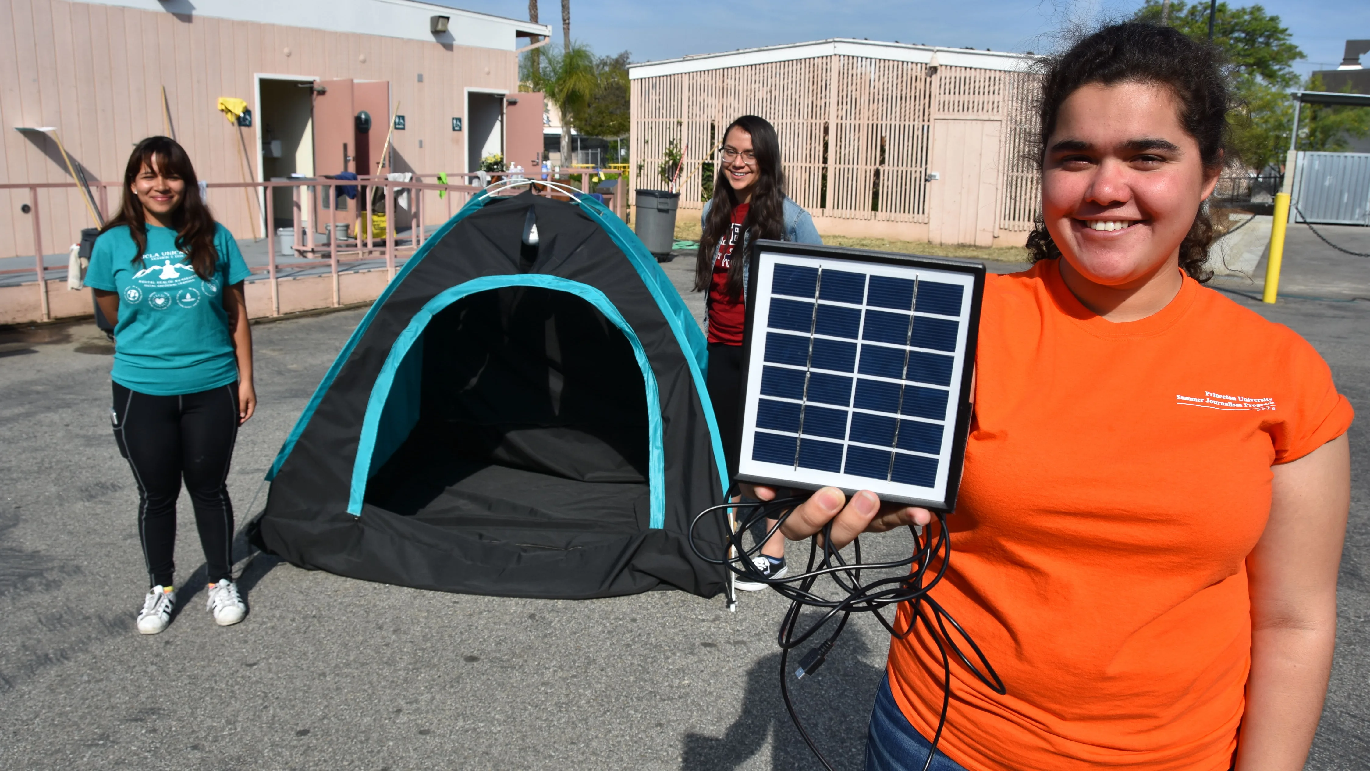 Tienda de campaña energía solar