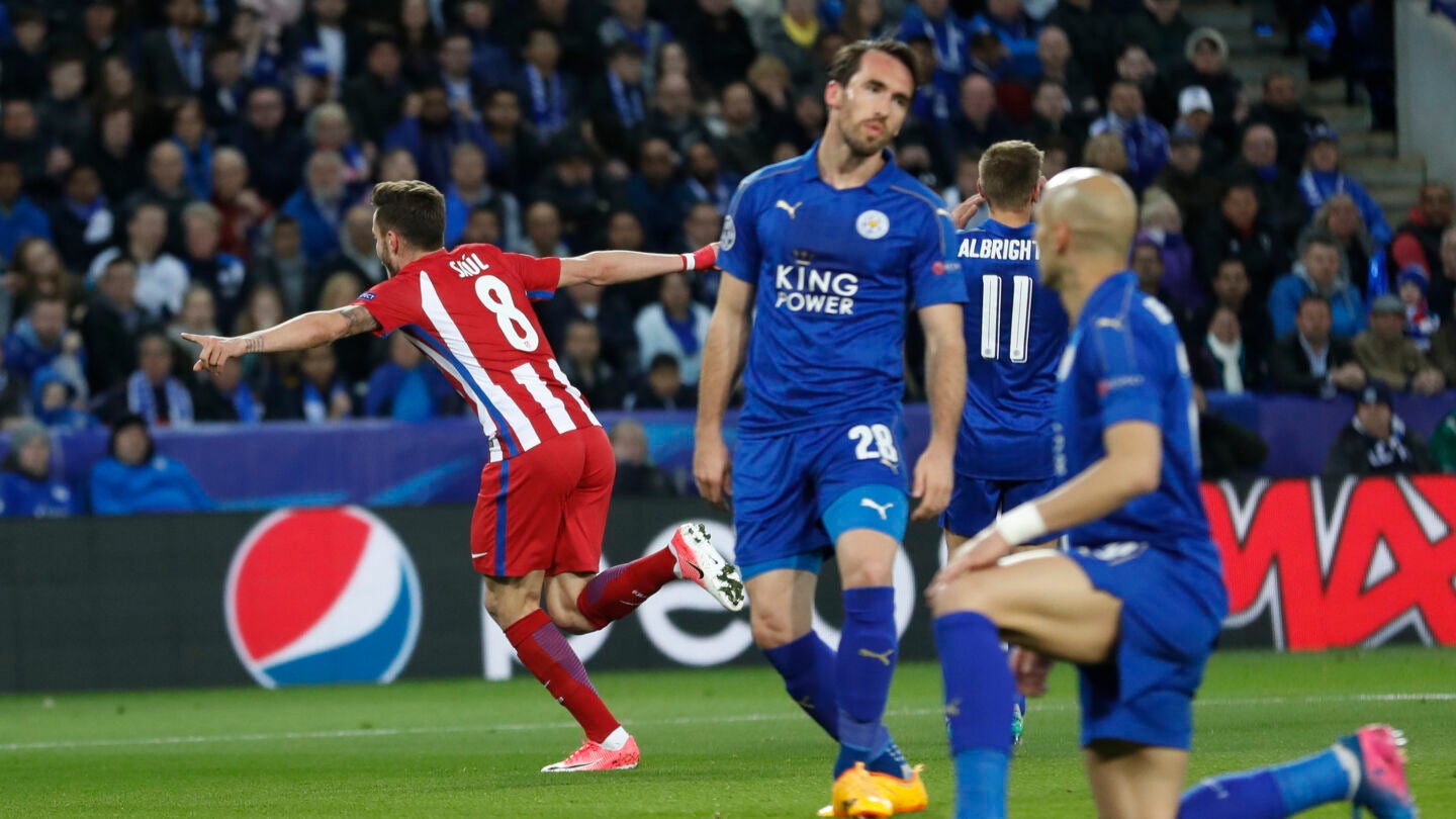 Sa&uacute;l celebra su gol ante el Leicester