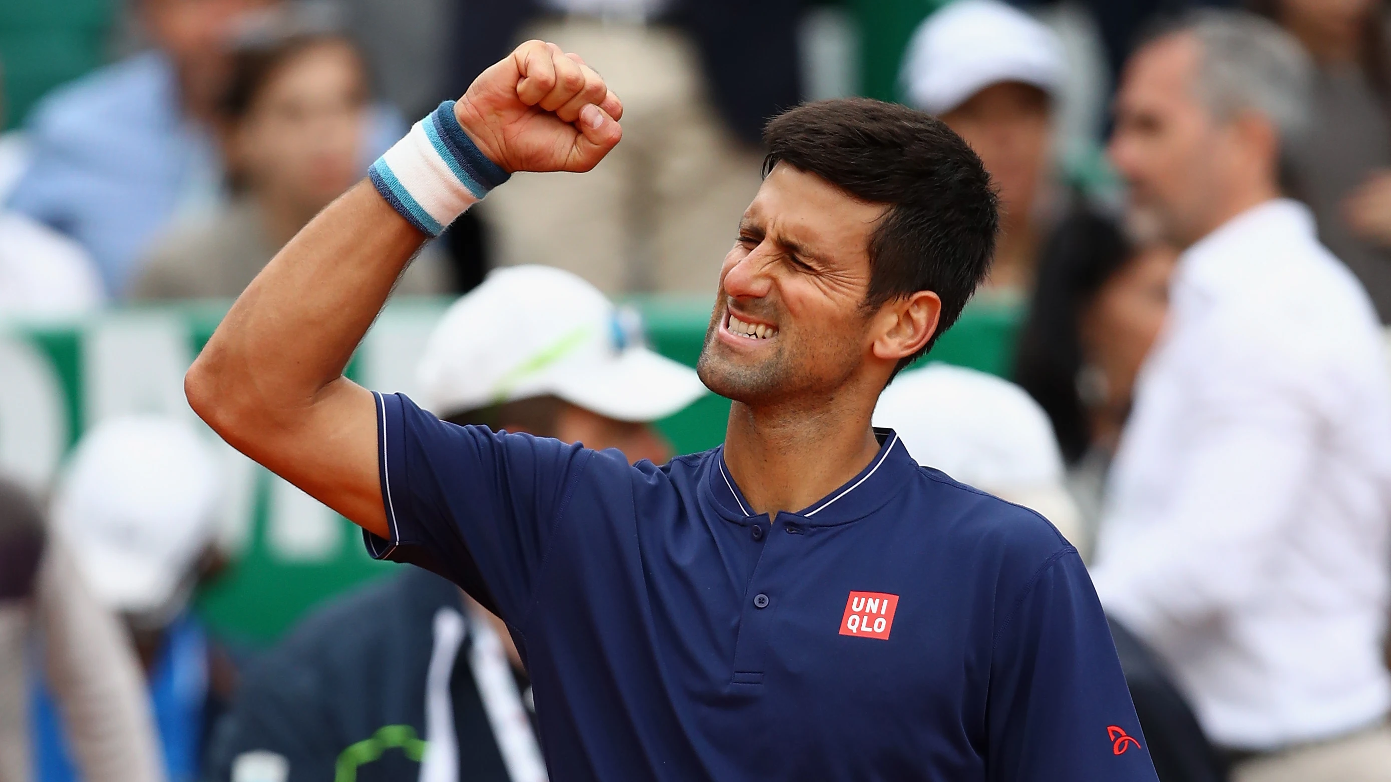 Novak Djokovic celebra su victoria ante Gilles Simon